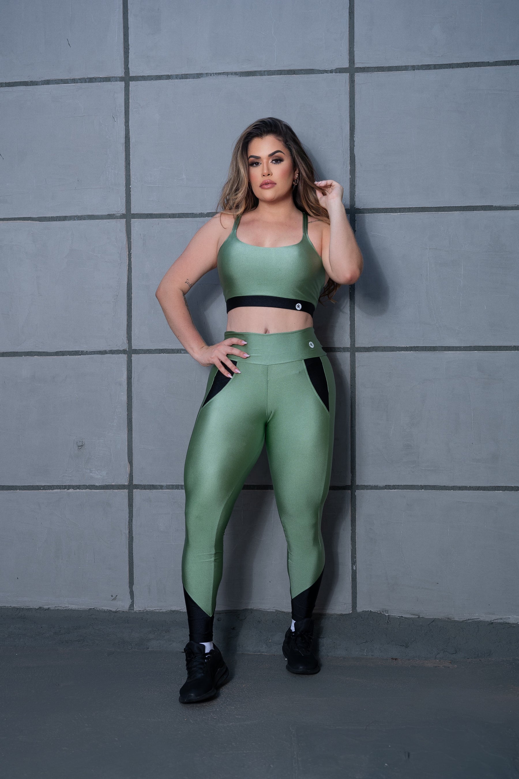 Conjunto Fitness Academia CutEdge Top + Legging Poliamida com Detalhes em recorte- Verde