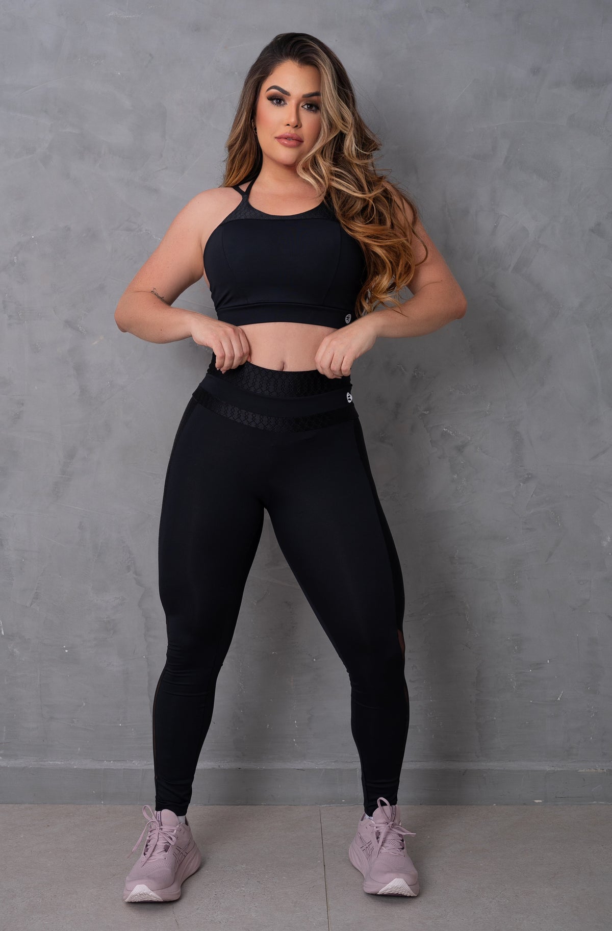 Conjunto Fitness Academia Tulle Motion Top + Legging Poliamida com Detalhes em recorte- Preto