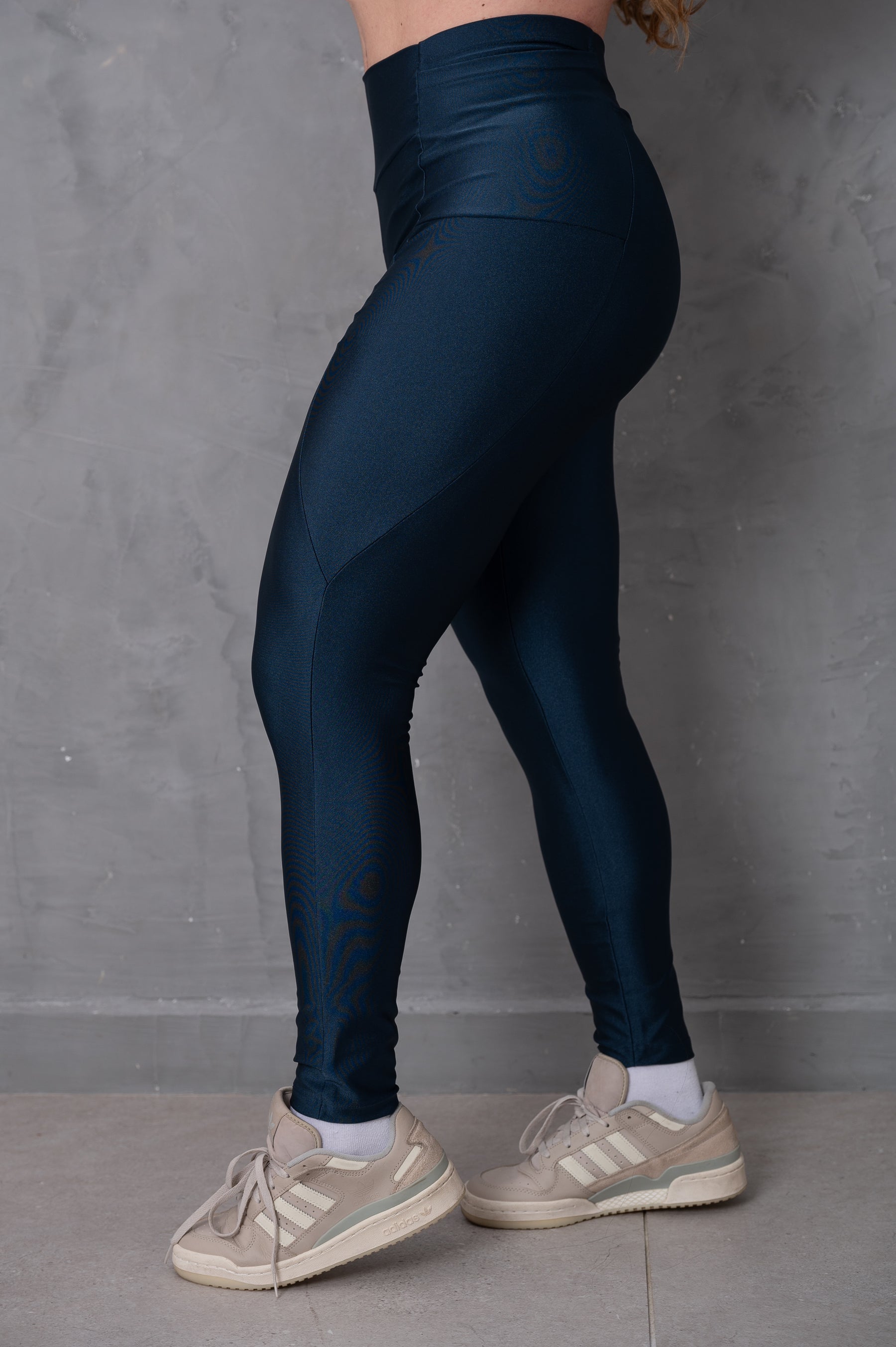 Conjunto Fitness Academia Lili Top + Legging Poliamida com Detalhes em recorte- Azul marinho