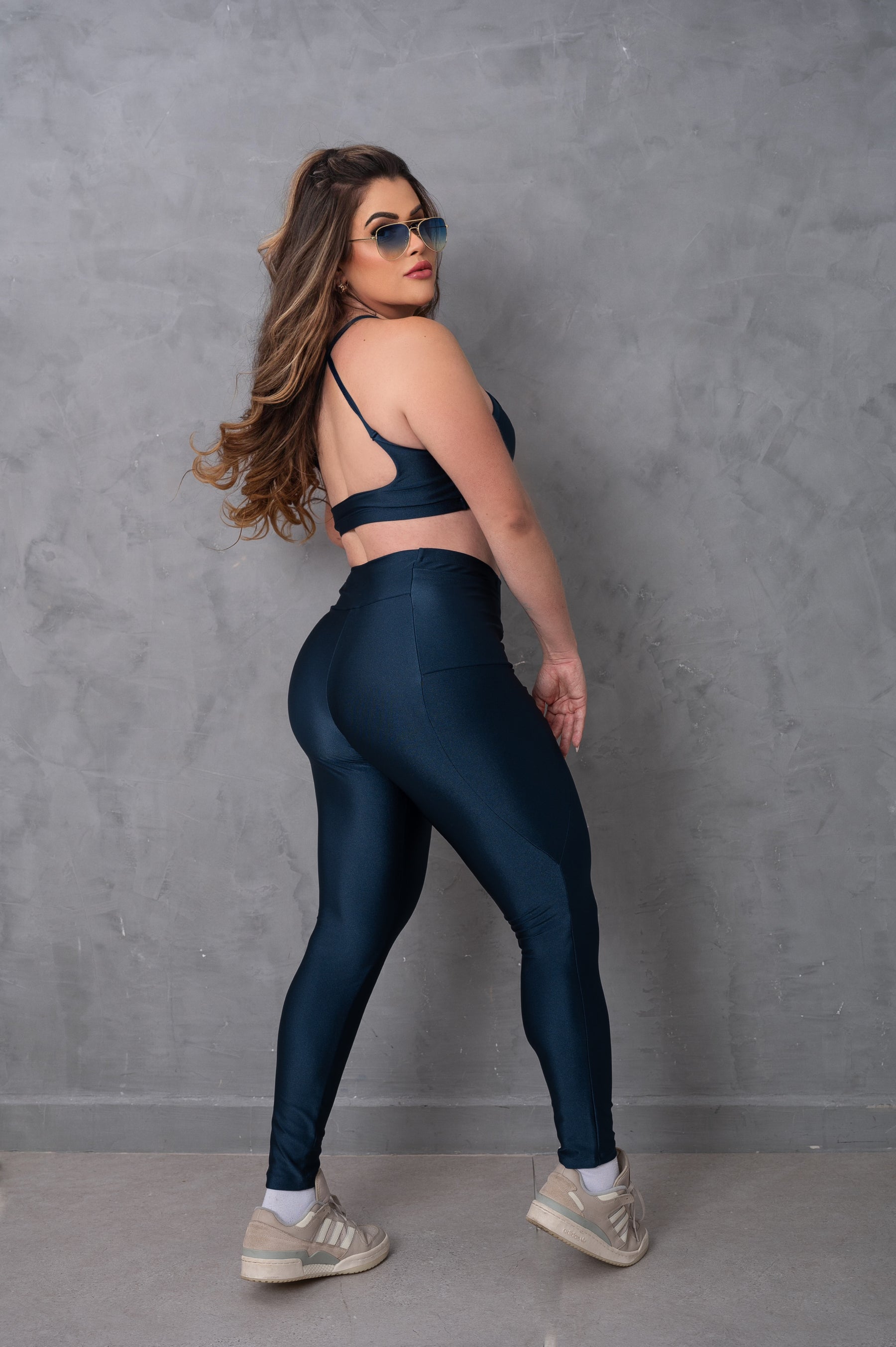 Conjunto Fitness Academia Lili Top + Legging Poliamida com Detalhes em recorte- Azul marinho