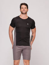 Camiseta Masculina com Recorte DryFit: Absorve 70% do Suor e Não Esquenta  - Preta
